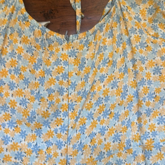 Full Tilt short sleeved romper, zips up back, hidden pockets in front.  Size M - Picture 5 of 8